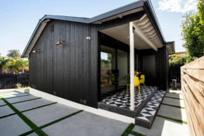 Westminster Bungalow - Front House with Private Entrance